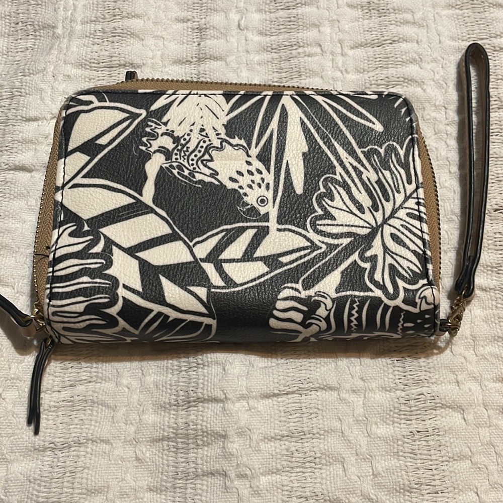 Kate Landry wallet black & white, tan accents, gold zipper, leaf design. - Picture 9 of 9
